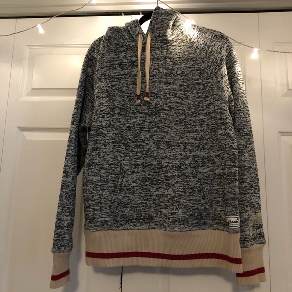 Roots Sweaters - Roots pullover hoodie - size M